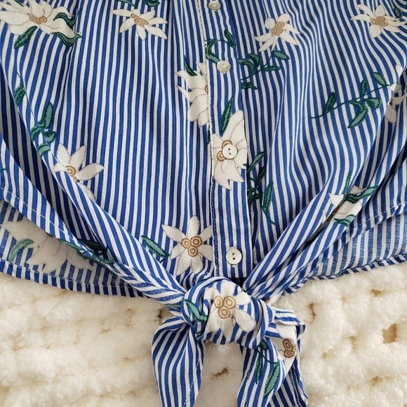 Staccato Blouse Blue & Ivory flowers with ties for synching  Soft/Rayon NWOT - Picture 5 of 16